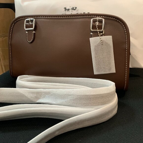 Select Vintage Coach Zip Clutch - Distinctive Elegance - Picture 3 of 4